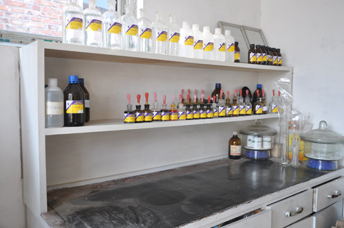 試驗(yàn)設(shè)備